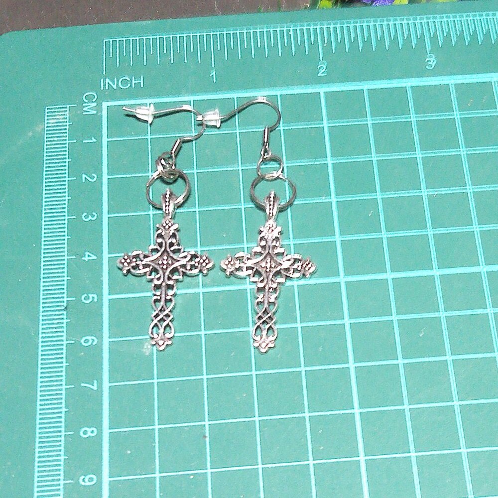 💝5/$25💖 Beautiful Filigree Handmade Celtic Cross Earrings or Necklace - Picture 4 of 4